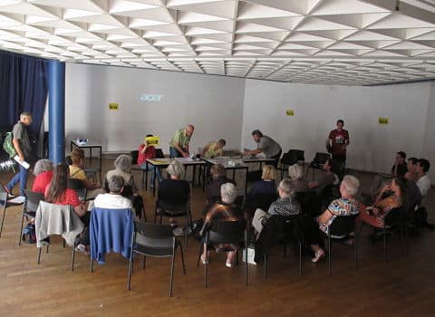 UNE Réunion"Qui paye la rénovation urbaine ?", vendredi 13 septembre, salle 150, à la Villeneuve, dans le cadre de la campagne du Référendum d'initiative citoyenne. © Séverine Cattiaux - Place Gre'net