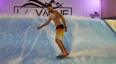 Un complexe pour surfer en intérieur lancé à Échirolles en septembre 2019. © La Vague