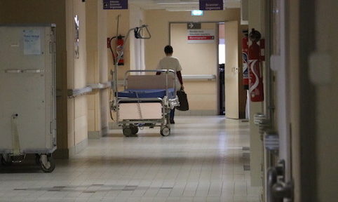 Trente médecins du CHU de Grenoble ont annoncé démissionner de leurs fonctions administratives si la ministre de la Santé ne rouvre pas les négociations.