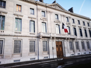 L'hôtel des troupes de montagne place de Verdun. © Joël Kermabon - Place Gre'net