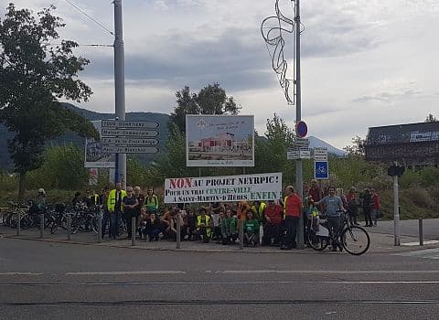 UNE Neyrpic Autrement et la vélorution "Toxic bénéfic" samedi 12 octobre 2019 © Séverine Cattiaux - placegrenet.fr