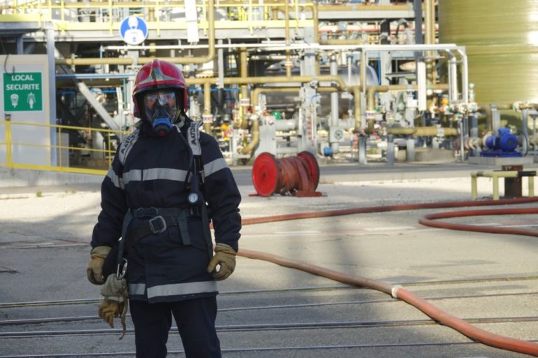 Au cours des exercices de sécurité, la compagnie de sapeurs-pompiers volontaires interne à l'entreprise est mobilisée, mais aussi des renforts extérieurs. © Raphaëlle Denis - Place Gre'net