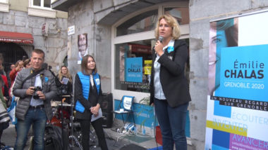 Émilie Chalas, ici lors de l'inauguration de son local de campagne, ne voit aucun intérêt à cette publication du patrimoine d'Éric Piolle. © Joël Kermabon - Place Gre'net