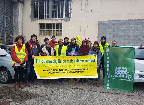 UNE Des gilets jaunes et autres militants, expulsés de "leur maison du peuple" improvisée sur le site Neyrpic de Saint-Martin-d'Hères, dimanche 17 novembre 2019 © Séverine Cattiaux - placegrenet.fr