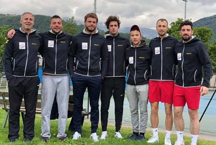 Equipe du Grenoble université club Tennis, Guc tennis. De gauche à droite, Pierre Crepatte, président et capitaine adjoint, Yannick Mancuso, capitaine de l'équipe, Florian Ysern, Baptiste Crepatte, Simon Reveniau, Antoine Walch et Antoine Fouché. © Guc Tennis