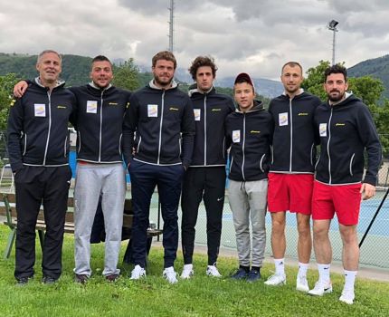 Equipe du Grenoble université club Tennis, Guc tennis. De gauche à droite, Pierre Crepatte, président et capitaine adjoint, Yannick Mancuso, capitaine de l'équipe, Florian Ysern, Baptiste Crepatte, Simon Reveniau, Antoine Walch et Antoine Fouché. © Guc Tennis