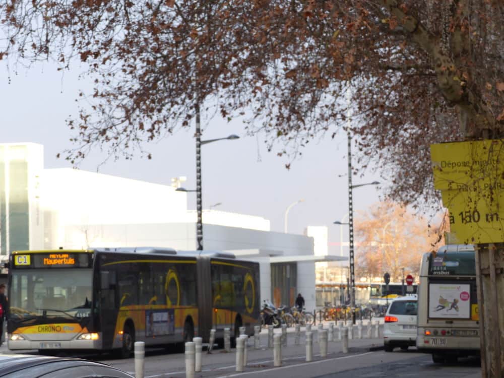 Un bus dans Grenoble. @ Léo Graff - Place Gre'net