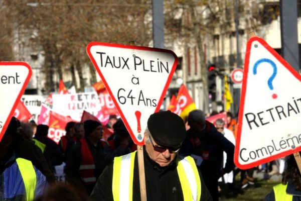 Une nouvelle mobilisation contre la réforme des retraites a réuni de nombreux manifestants de tous les secteurs ce mardi 10 décembre 2019 à Grenoble.
