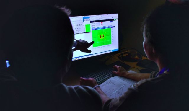 Les scientifiques des lignes de lumière de l'ESRF ont observé le premier faisceau de rayons X de la nouvelle machine en construction sur le site.© ESRF
