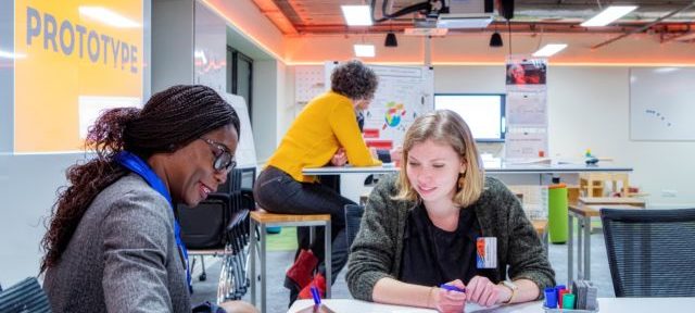 Le TIMLab est une salle immersive dédiée au design thinking. © Bruno Moyen - GEM