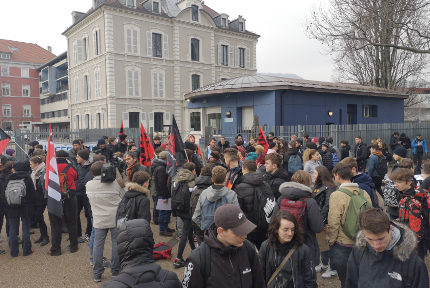 Blocage du lycée polyvalent Vaucanson. © Joël Kermabon - Place Gre'net