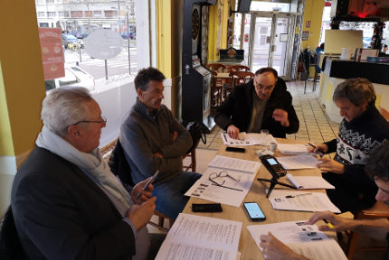 Des membres du collectif Grenoble expliquent leur démarche concernant Éric Piolle et Raise Partner Sarl à la presse. © Joël Kermabon - Place Gre'net