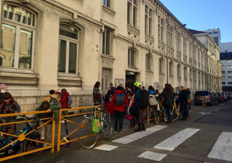 Sortie des enfants à l'école primaire Jean Jaurès, février 2020 © Ambre Croset