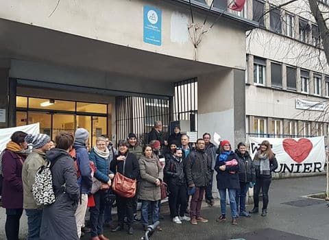 UNE Mobilisation de parents d'élèves et d'enseignants, jeudi 13 février 2020, devant le lycée Mounier à l'annonce de la cure d'austérité pour la rentrée 2020 © Séverine Cattiaux - Place Gre'net