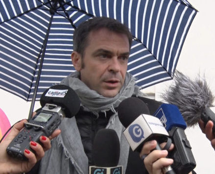Deux étudiants de Sciences Po Grenoble portent plainte contre Édouard Philippe et Olivier Véran pour mise en danger de la vie d'autrui.