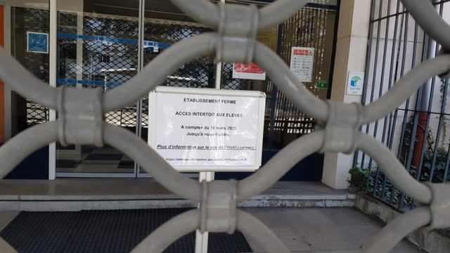 Fermés aux élèves pour cause d'épidémie de coronavirus, tous les établissements scolaires sont, cependant, maintenus ouverts, notamment pour accueillir les enfants des personnels soignants, samedi 14 mars 2020 © Séverine Cattiaux - Place Gre'net