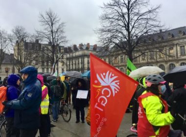 Rassemblement syndicats sur la place de Verdun, lundi 2 mars 2020 © Ambre Croset