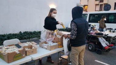 Distribution d'aide alimentaire par l'association Magdalena pendant le confinement de la crise sanitaire du coronavirus, en mars 2020 à Grenoble © Séverine Cattiaux - Place Gre'net