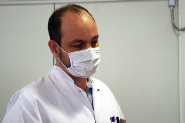 Le Pr Olivier Épaulard, infectiologue au CHU de Grenoble © Anissa Duport-Levanti - Place Gre'net
