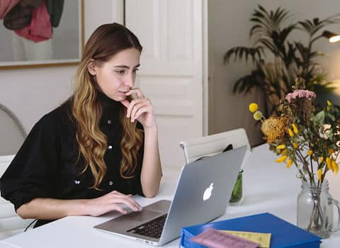 UNE Etudiante devant un écran crédit Polina Zimmerman, Pexels