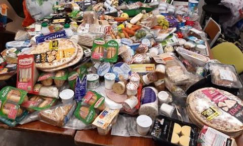 UNE Aliments jetés dans les poubelles de supermarchés et récupérés par les glaneurs de la Fratrie des glaneurs solidaires grenoblois, avant le confinement crédit DR
