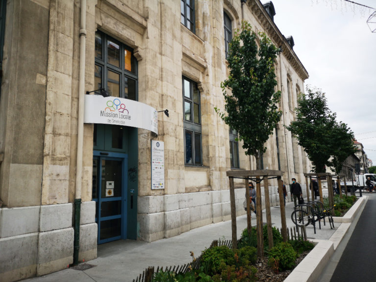 Les locaux de la Missionlocale de Grenoble, boulevard Agutte Sembat. © Joël Kermabon - Place Gre'net
