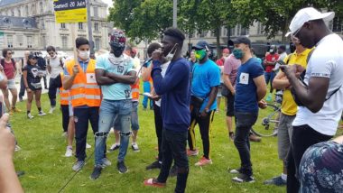 samedi 20 juin 2020, à l'occasion de la journée internationale des réfugiés, une manifestation pour la régularisation des sans papiers a démarré place Verdun à Grenoble devant la Préfecture de l'Isère © Séverine Cattiaux – Place Gre’net