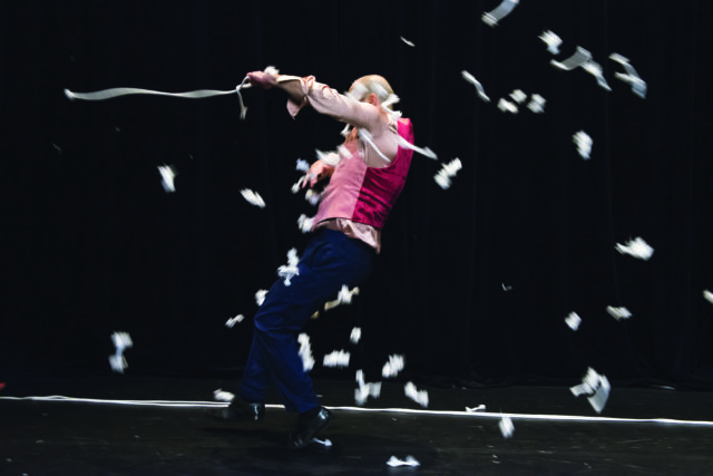 Les As, des clowns magiciens sur la scène du Théâtre en rond © Théâtre en rond