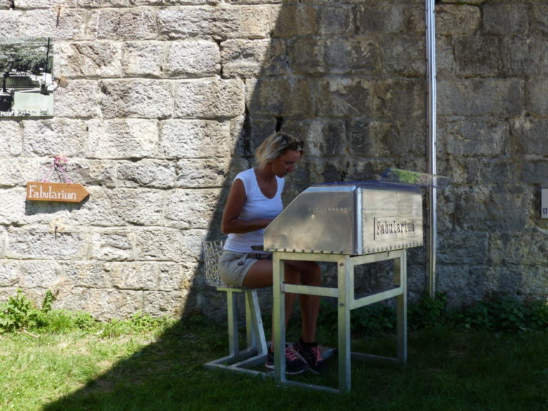 Hélène Michel a installé son Fabularium en haut de la Bastille © Léo Aguesse – Place Gre’net