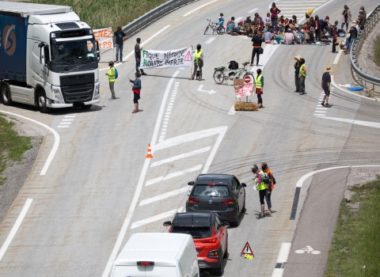 Trièves : carrefour du Percy sur la RD1075, 17 juin 2020, crédit photo Les Lichens