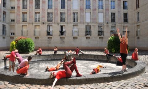 Inventaire dansé de la ville de Pantin · Julie Desprairies · 2014 © Gil Gueu