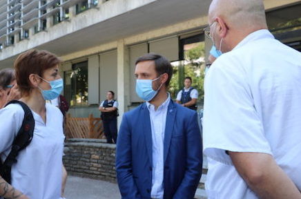 Après la manifestation du personnel de l'hôpital, le maire de Voiron et le président du Pays voironnais tirent à leur tour la sonnette d'alarme.