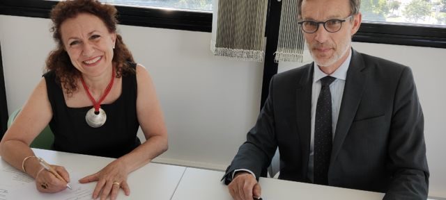 Prélèvements d'organes : un protocole signé au Chuga Monique Sorrentino et Eric Vaillant