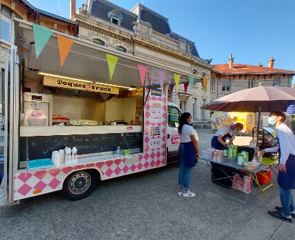 food truck CHU Grenoble Toques en Truck Tout le monde contre le cancer