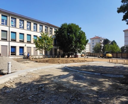 École Clémenceau à Grenoble : visite d'une future cour d'école « débitumisée et dégenrée »