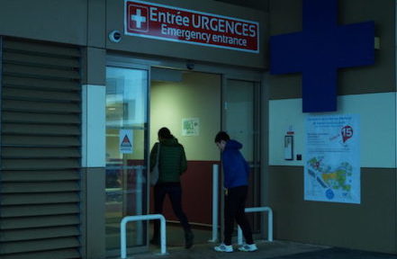 Hors zone rouge pour la Covid, le CHU de Grenoble n'en a pas moins activé le plan blanc. Car ses urgences sont au bord de l'asphyxie.
