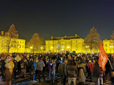 Entre 1200 et 3000 manifestants rassemblés place de Verdun. © Joël Kermabon - Place Gre'net
