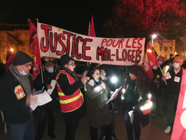 Des interventions à la lumière de lampes frontales. © Joël Kermabon - Place Gre'net