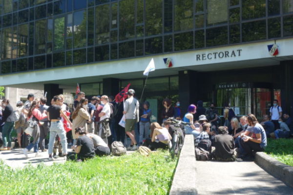 Rassemblement contre la répression de la mobilisation lycéenne devant le rectorat