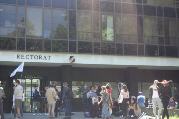 Rassemblement contre la répression lycéenne devant le rectorat
