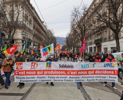 Manifestation contre la précarité à Grenoble ce 4 février 2021. © Joël Kermabon - Place Gre'net