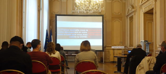 Salon de la préfecture de l'Isère lors d'une cérémonie de remise de décrets de naturalisation