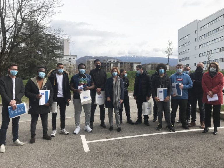 La première promotion diplômée des Plombiers du Numérique, formation qui vise à se former aux métiers du raccordement optique. © Ecole des Plombiers du Numérique de l'Isère