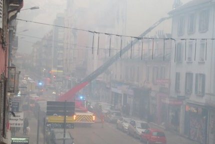 L'incendie qui a provoqué le blocage du cours Berriat à Grenoble lundi 26 avril serait d'origine volontaire