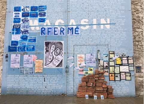 COUV Le Magasin de Grenoble (fermé depuis des mois pour cause de crise manageriale) a été symboliquement "rfermé" par "Les amis du Rouvre", ce mardi 18 mai 2021. Crédit La Supérette