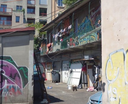 Bidonville Jean-Macé: la Ville de Grenoble propose la mise à disposition d'un bâtiment pour héberger les familles