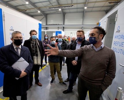 La Métropole réaffirme son soutien à la filière hydrogène en visitant l'entreprise HRS