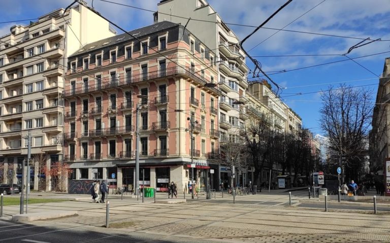 La ville de Grenoble s'oppose à l'installation d'un KFC dans l'ancien café Le France