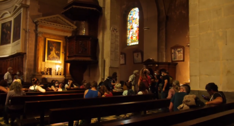 CDP 38 et des militants dans l'eglise Saint-Louis (c) Facebook CDP 38