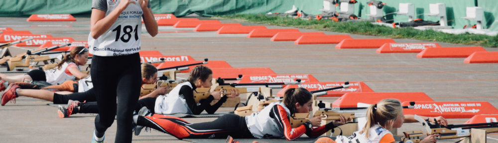 Le GUC Grenoble Ski organise du 22 au 24 octobre 2021, à l'anneau de vitesse de Grenoble, son biathlon d'automne, un festival permettant aux scolaires et au grand public de s'initier au biathlon, en remplaçant la partie ski par la course à pied. © DR